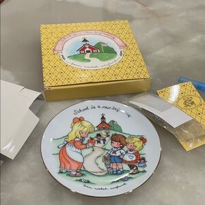 Avon Collector Plate Art Joan Walsh Anglund “ school Is A New Beginning”